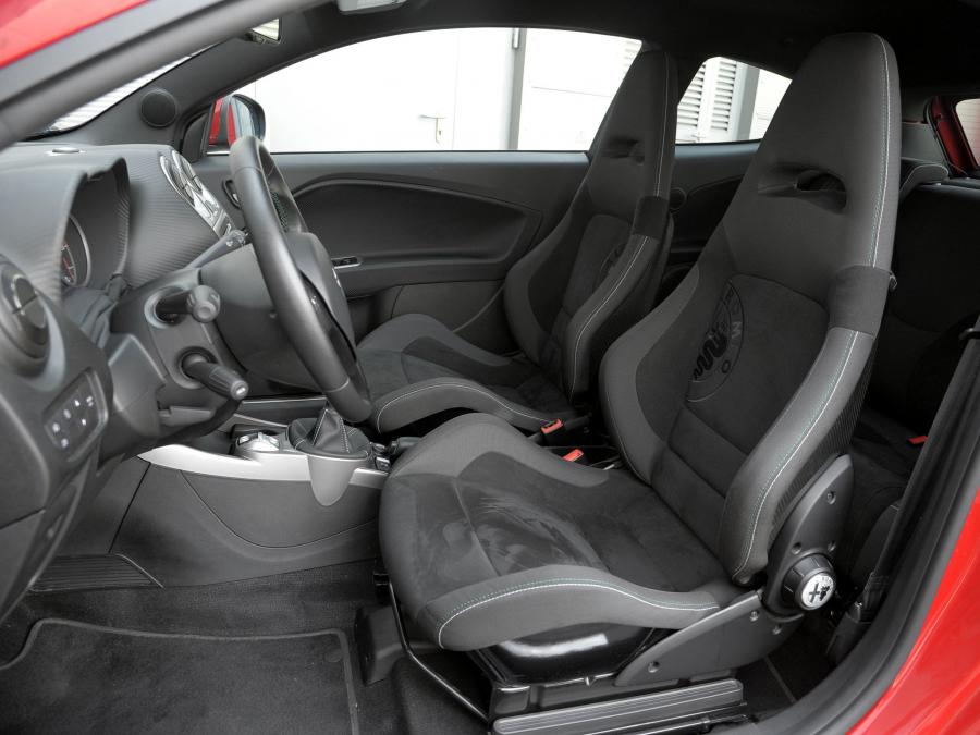 Интерьер Alfa Romeo MiTo Quadrifoglio Verde (955) 2011 года  (фото 14 из 15)